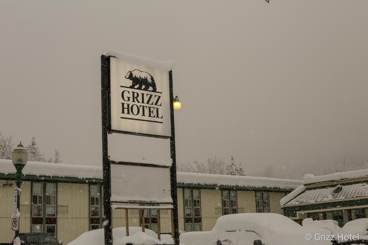 Grizz Hotel Revelstoke Exterior photo